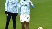 重型边锋！近距离看塞梅尼奥，他是真的壮啊！